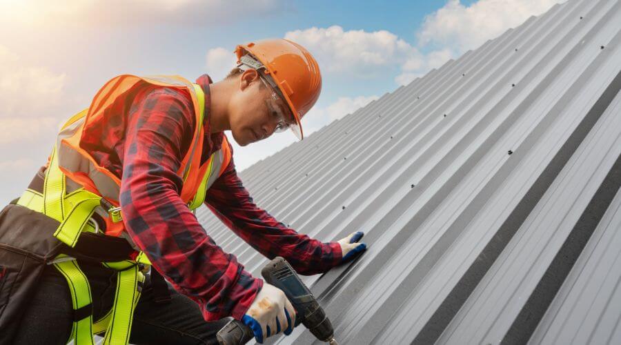 Professional gutter cleaning in Bomoseen, VT
